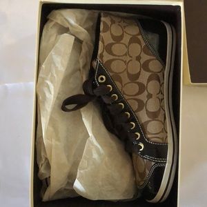Coach Brenda 12CM Sig C/Crnkl Patent Khaki/Brown